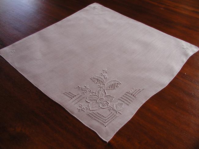 Superb handkerchief with églantine flower and various drawn thread