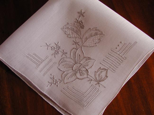 Superb handkerchief with églantine flower and various drawn thread