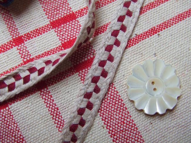Superbe galon en lin naturel et coton rouge médoc, motif damier (10mm)