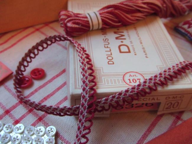 Romantique ruban boucles tressé en lin naturel et coton rouge médoc (10mm)