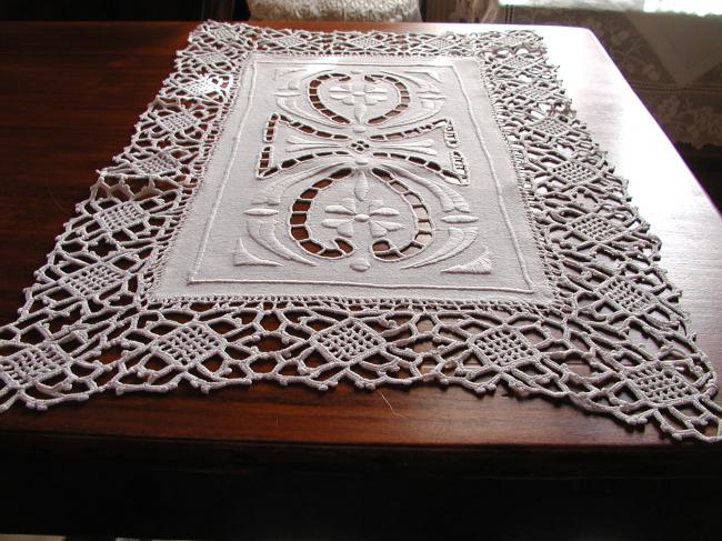 Spectacular table centre with Richelieu embroidery and crochet lace