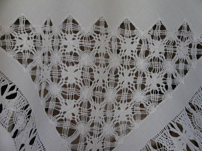 Lovely drawn thread works tablecloth with Teneriffe embroidery