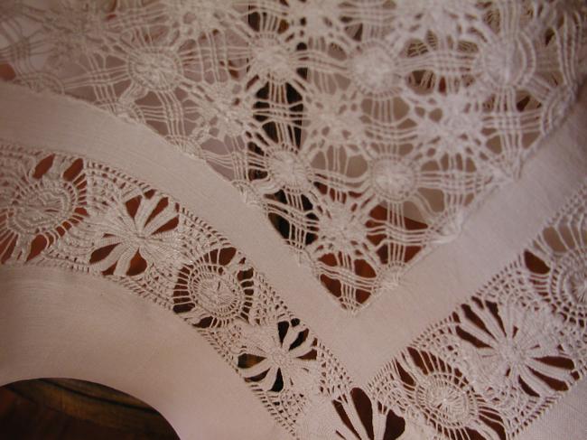Lovely drawn thread works tablecloth with Teneriffe embroidery