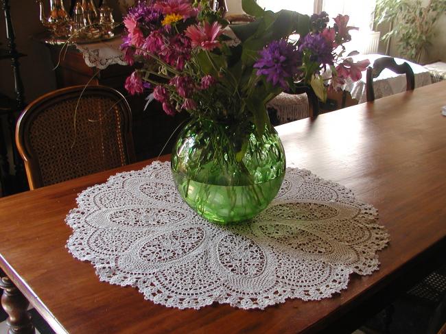 Stunning table centre with silk tape, Renaissance and Milan embroideries