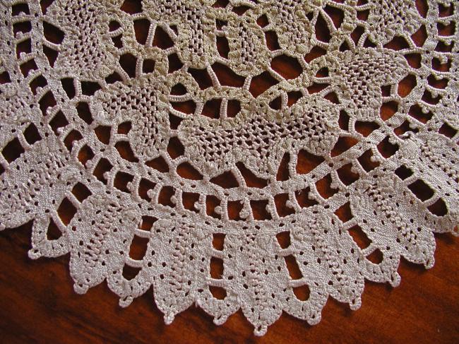 Charming round doily with Renaissance silk tapes