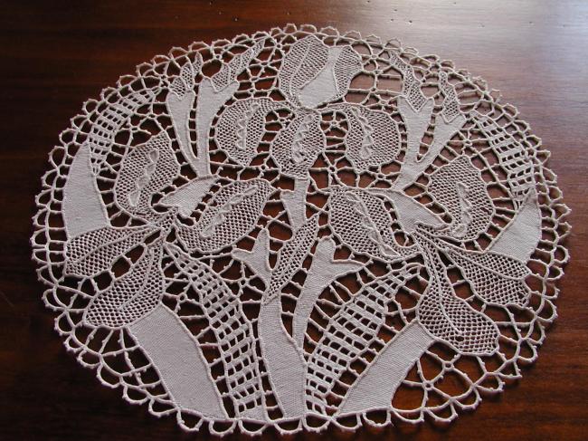 Marvellous doily in Venizia lace with iris flowers