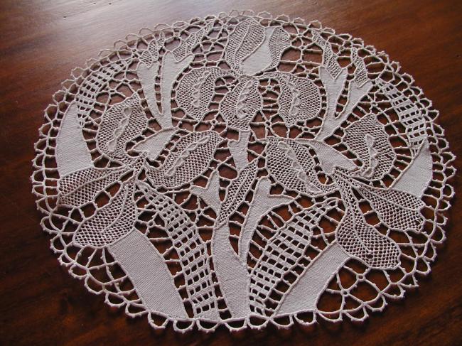 Marvellous doily in Venizia lace with iris flowers