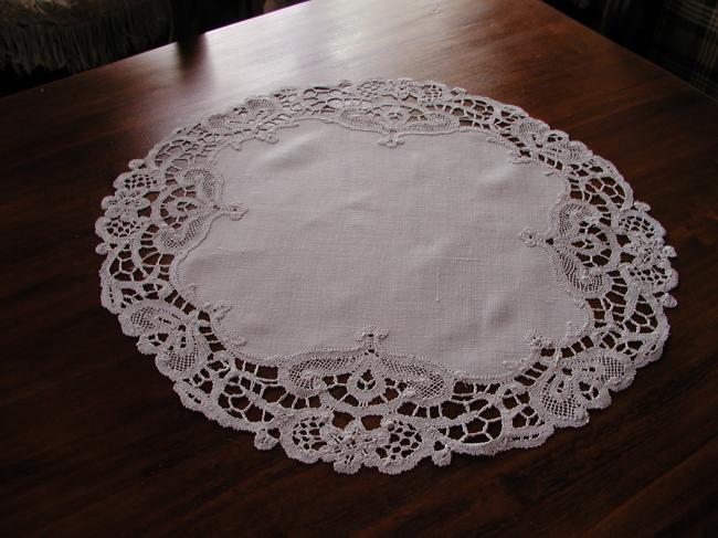 Gorgeous Cluny lace table centre