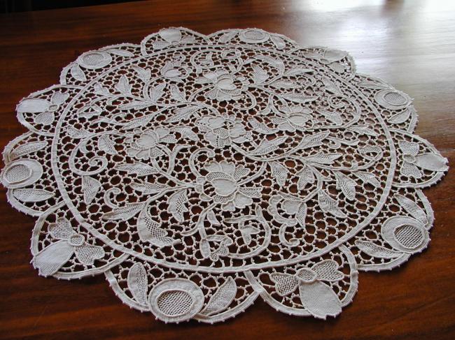Stunning Venezia lace round table centre