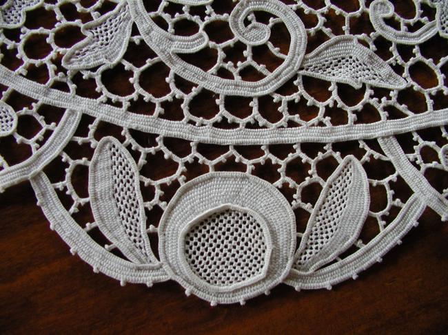 Stunning Venezia lace round table centre