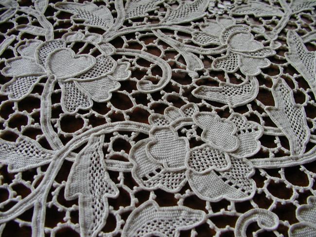 Stunning Venezia lace round table centre
