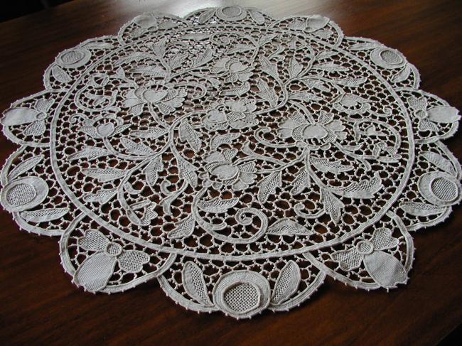 Stunning Venezia lace round table centre