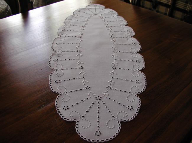 Marvellous oval table centre with gorgeous embroidery