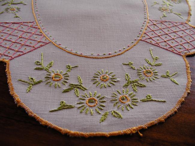 Really pretty table centre with summer embroidered flowers