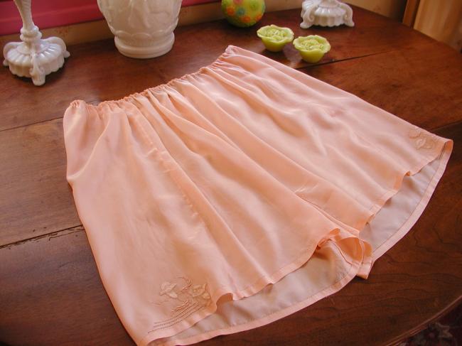 Jolie culotte panty brodée en soie de couleur rose saumon 1930