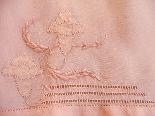 Lovely panty in salmon pink silk with hand-emboidered edge 1930