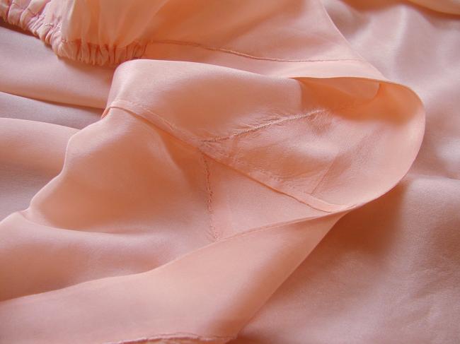 Lovely panty in salmon pink silk with hand-emboidered edge 1930