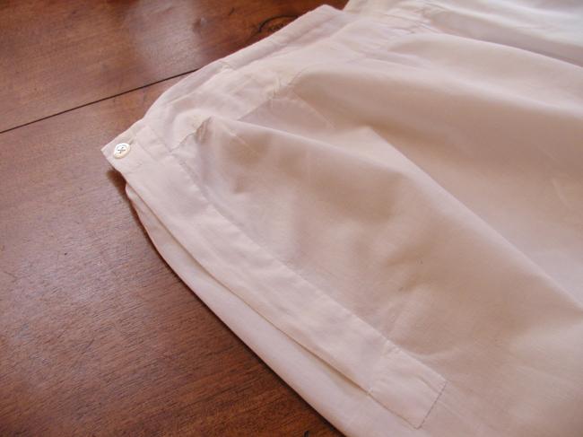Très belle culotte panty fendue en batiste de coton avec jolie bordure festonnée
