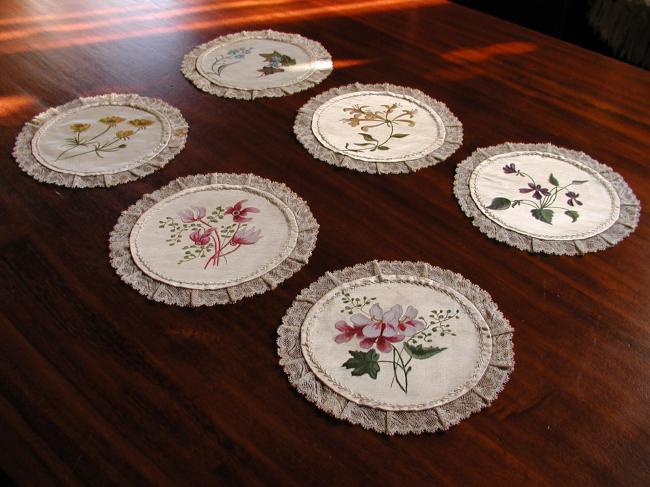 Superbe série de 6 napperons floraux peints à la main, sur soie, 19ème