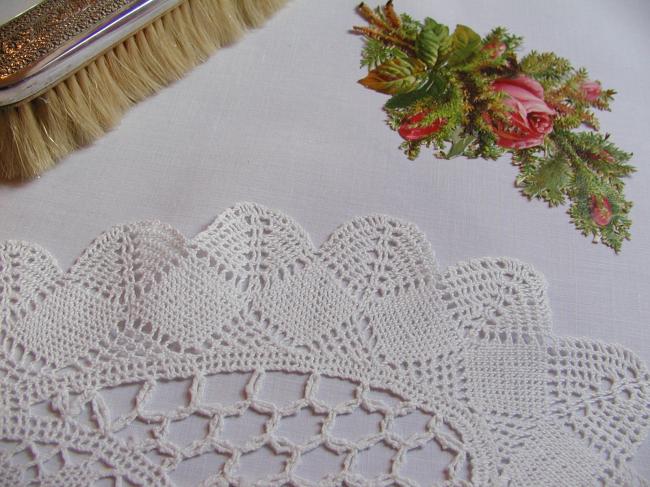 Pretty Cluny bobbin lace oval table centre, with point d'esprit