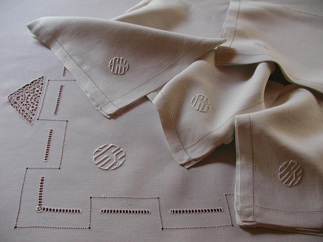 Beautiful and huge  embroidered tablecloth with 12 serviettes