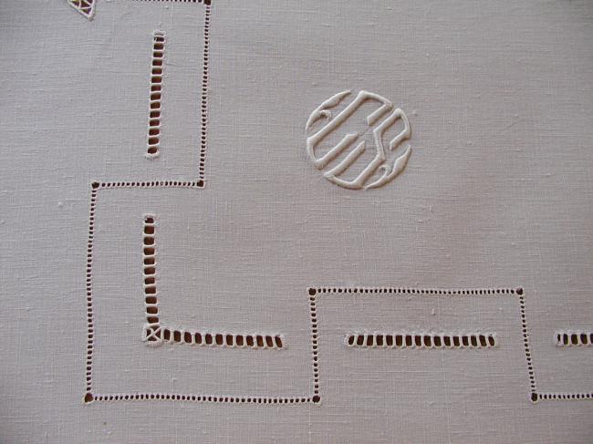 Beautiful and huge  embroidered tablecloth with 12 serviettes