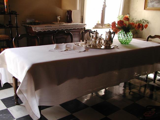 Beautiful and huge  embroidered tablecloth with 12 serviettes