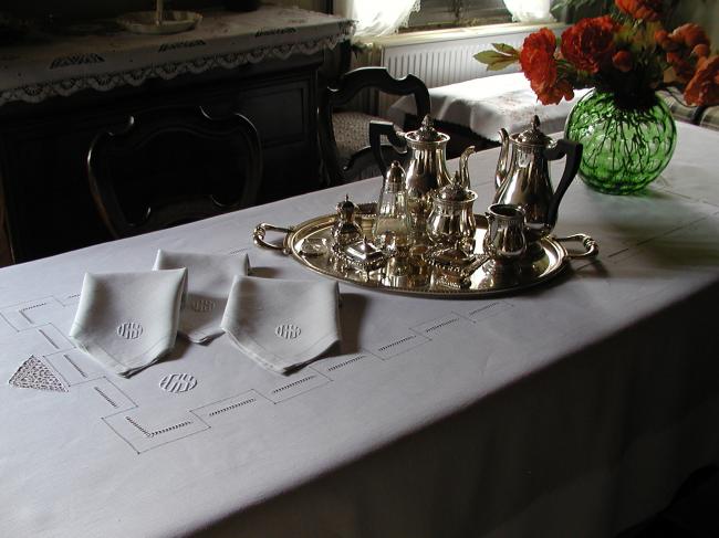 Beautiful and huge  embroidered tablecloth with 12 serviettes