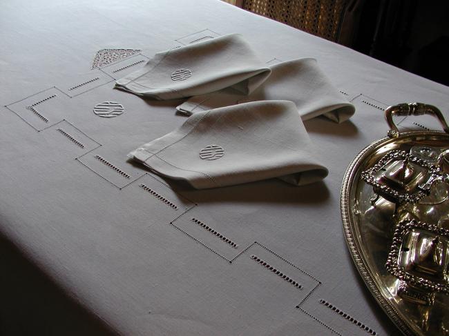 Beautiful and huge  embroidered tablecloth with 12 serviettes