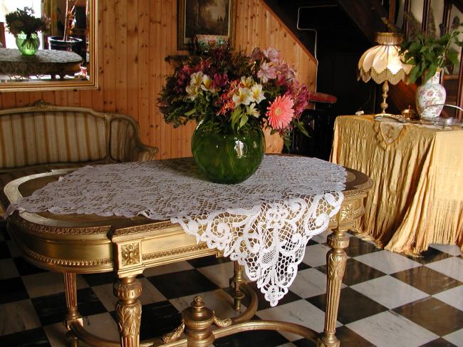 Magnificient tablecloth in bobbin lace in Renaissance style