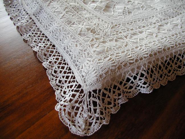 Lovely bobbin lace cushion case