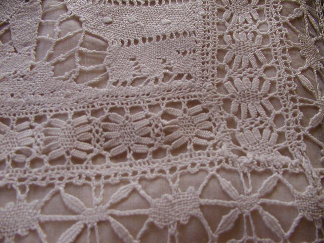 Lovely bobbin lace cushion case