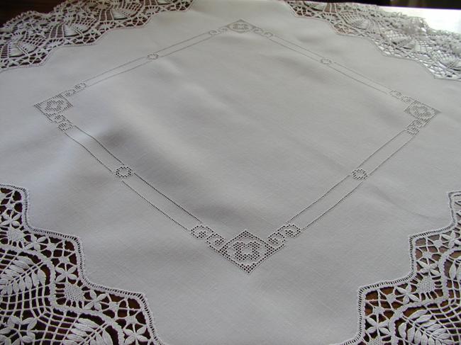 Gorgeous tablecloth with Hardanger embroidery and somptueux Cluny lace