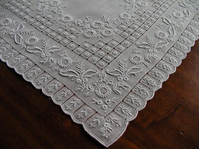Incredible embroidered handkerchief,  real master piece !