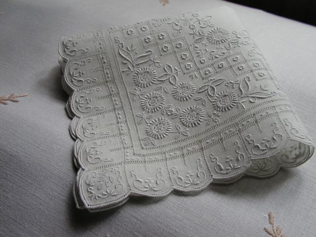 Collectable and stunning masterpiece of handkerchief