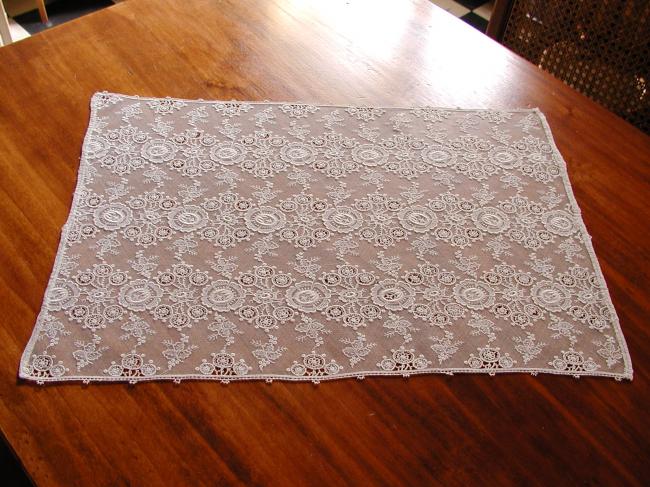 Lovely trolley mat in mecanic net lace, very romantic