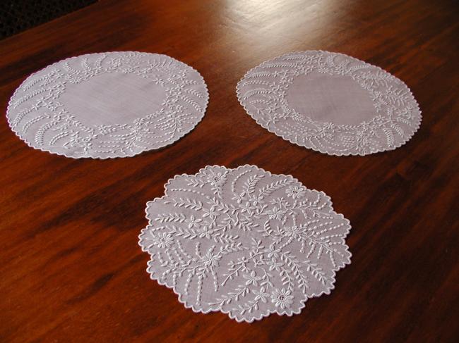 Gorgeous set of 3 doilies with lots of embroideries