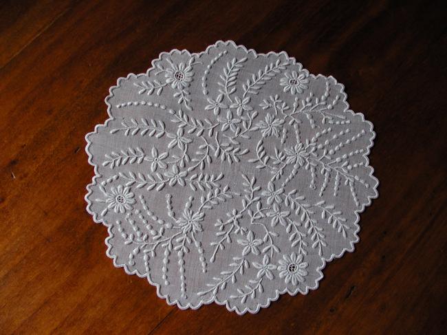 Gorgeous set of 3 doilies with lots of embroideries