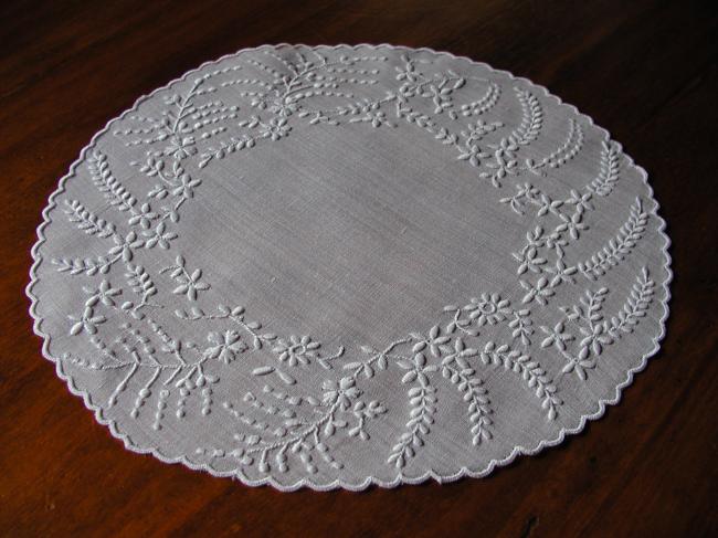 Gorgeous set of 3 doilies with lots of embroideries