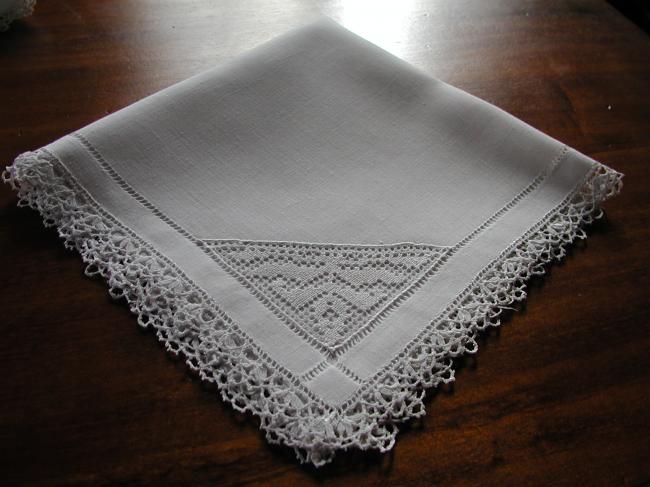 6 superbs serviettes with inserts of filet lace