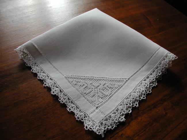 6 superbs serviettes with inserts of filet lace