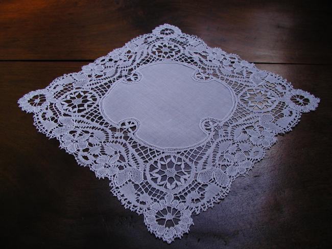 Lovely Cluny bobbin lace handkerchief