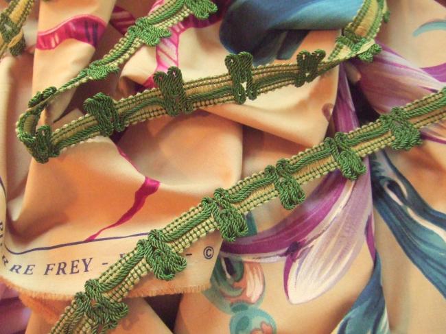 Romantique galon passementerie jaune d'or avec giselle cordelette vert bronze