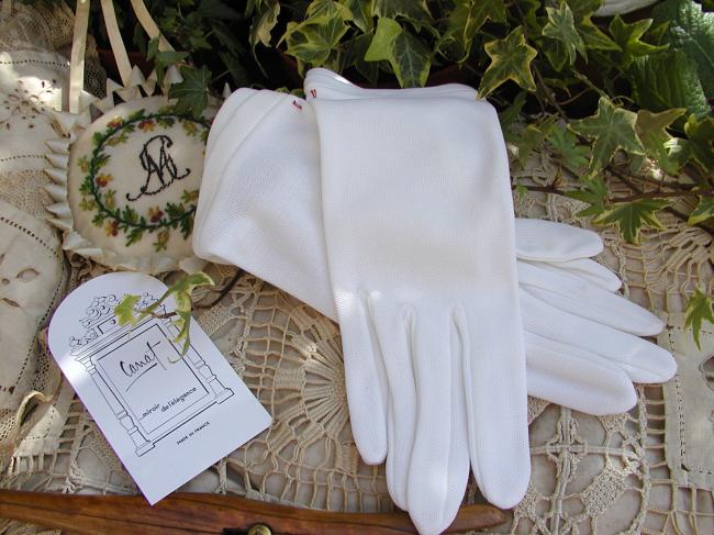 Très jolie paire de gants en maille fine de couleur blanche, période 1950, n°7,5