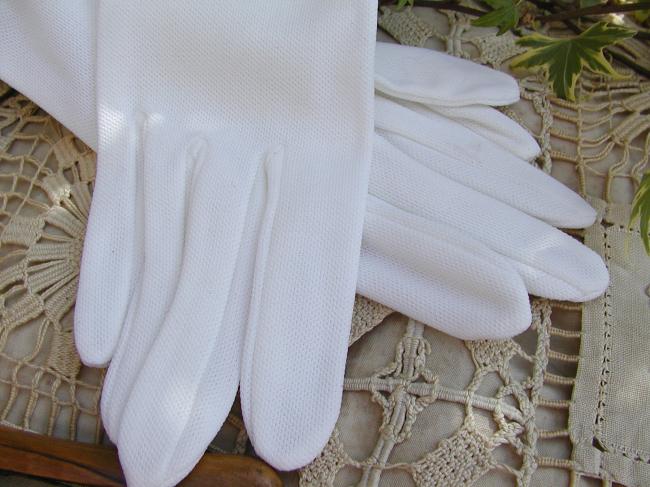Très jolie paire de gants en maille fine de couleur blanche, période 1950, n°7,5