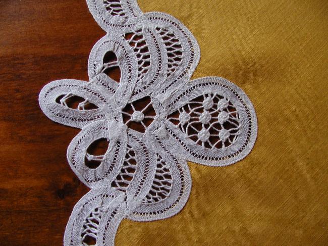 Stunning mustard table centre with battenburg tape lace edging