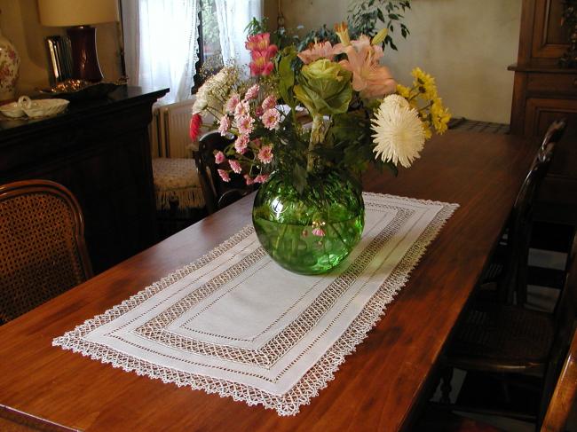 Superbe chemin de table en dentelle de Reticella et fils tirés 1900