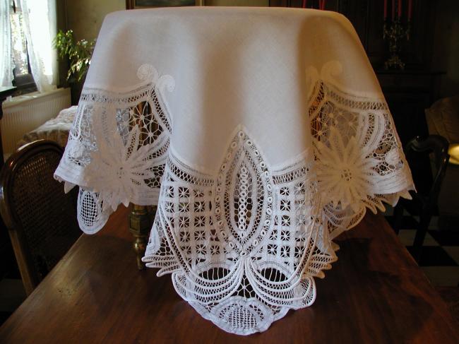 Spectaculaire nappe brodée à la Renaissance et Milan 1890
