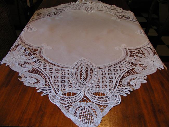 Spectaculaire nappe brodée à la Renaissance et Milan 1890