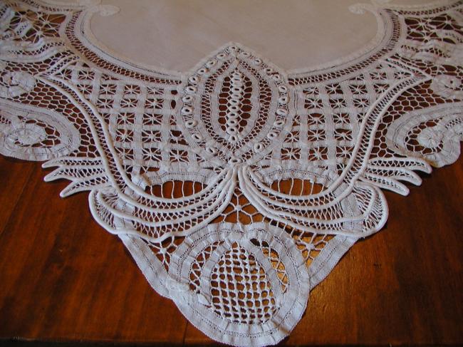 Spectaculaire nappe brodée à la Renaissance et Milan 1890